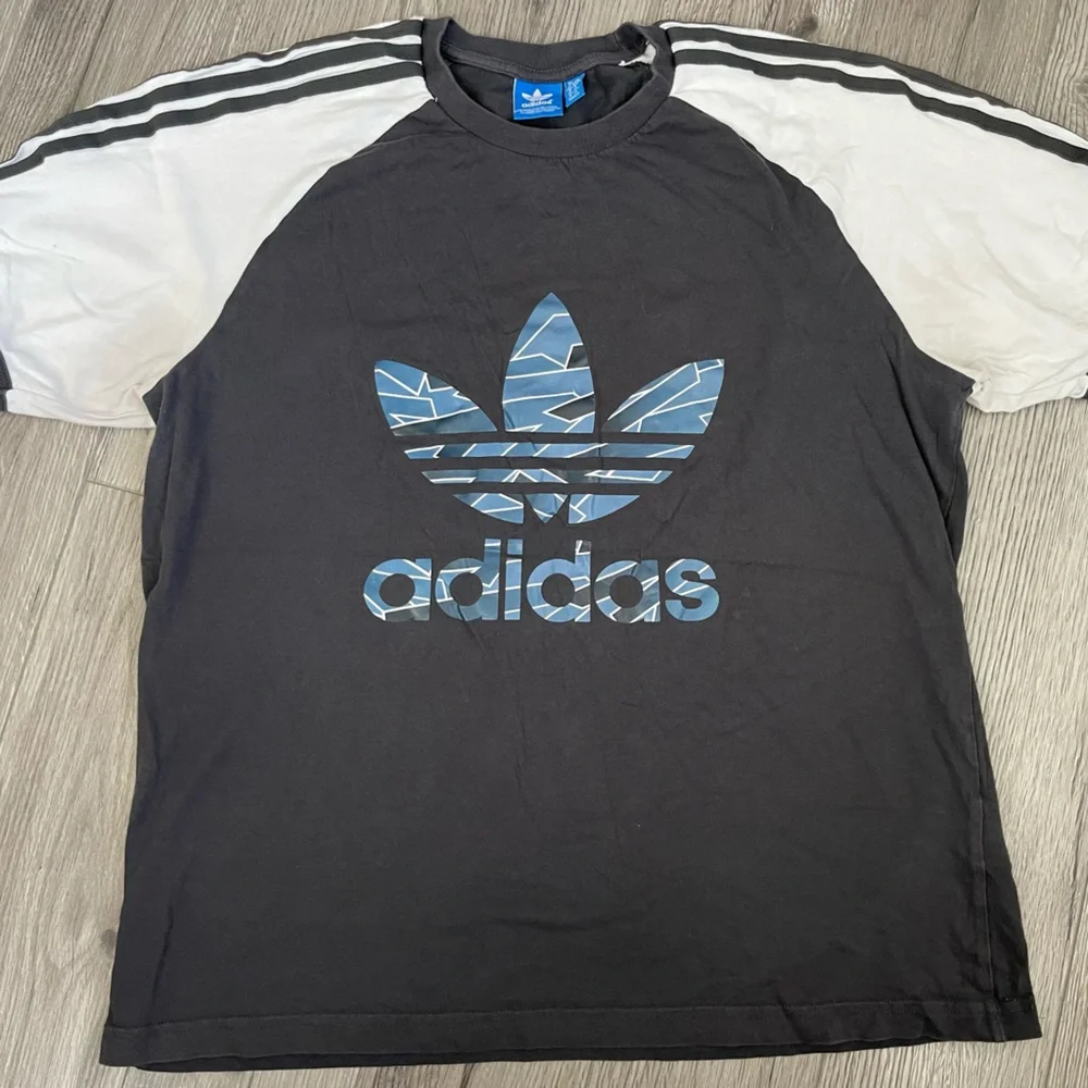 Adidas Shattered Stripe Logo Top‎ Size XL